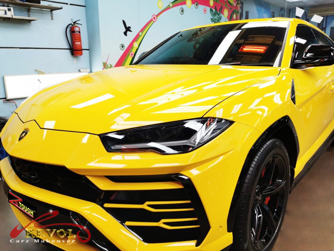 The Lamborghini Urus from a side angle after the ceramic coating.