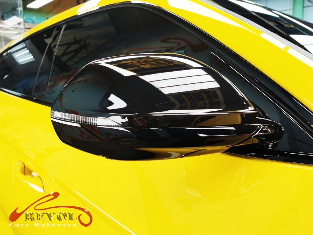 Side panel of the Lamborghini Urus with the ceramic finish locked in.