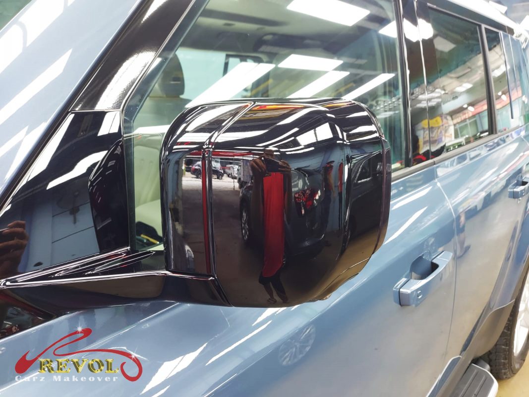 Side panel of the Defender 110 with the ceramic finish locked in.