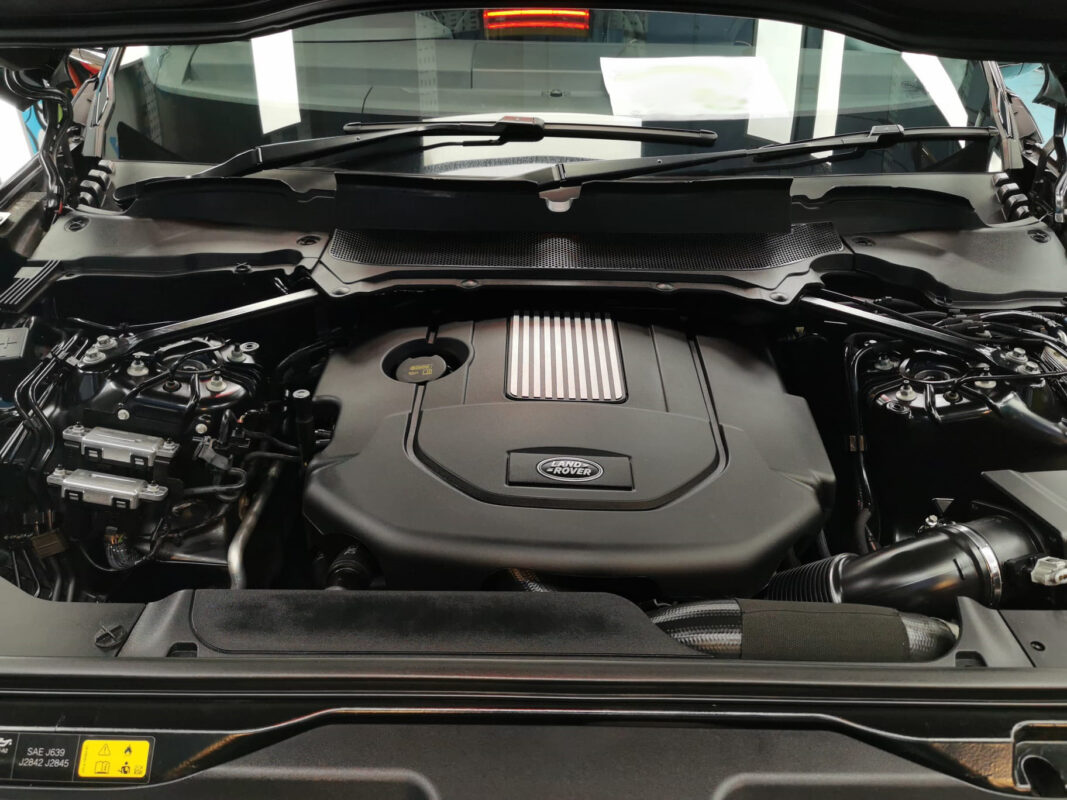 Land Rover Discovery with a fresh full respray at Revol Carz.