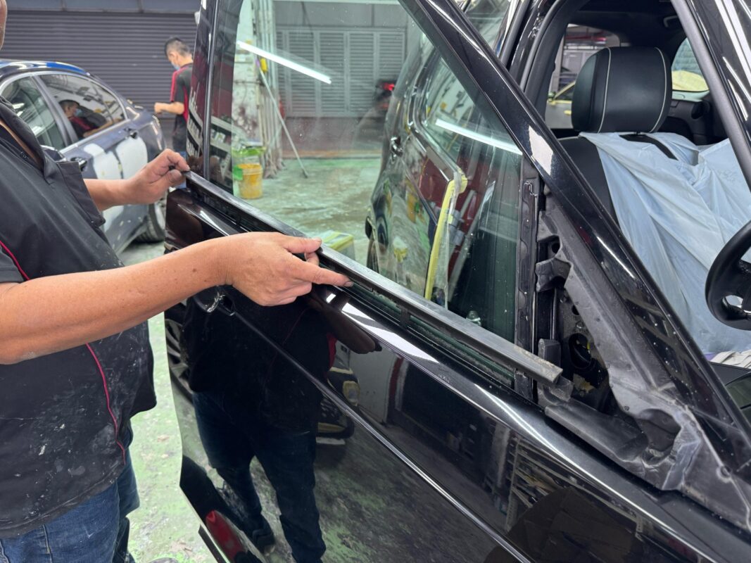 Machine-polishing the Land Rover Discovery after the oven-bake to bring up the gloss.