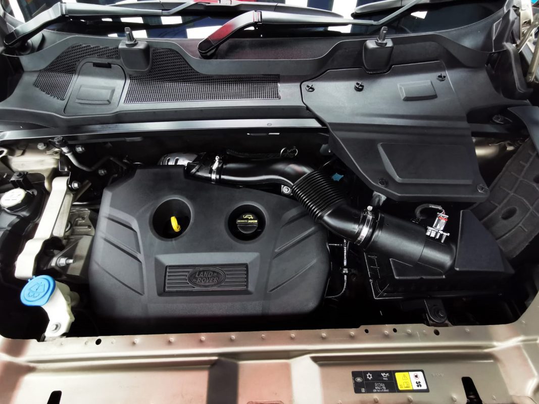 Detail of the Discovery Sport's bodywork sealed with ZeTough Titanium.