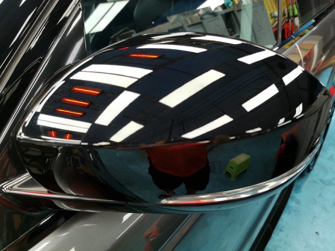 Side panel of the Range Rover with the ceramic finish locked in.
