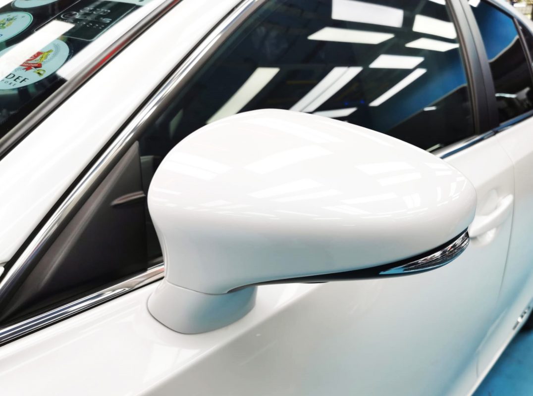 Side panel of the Lexus CT200h with the ceramic finish locked in.
