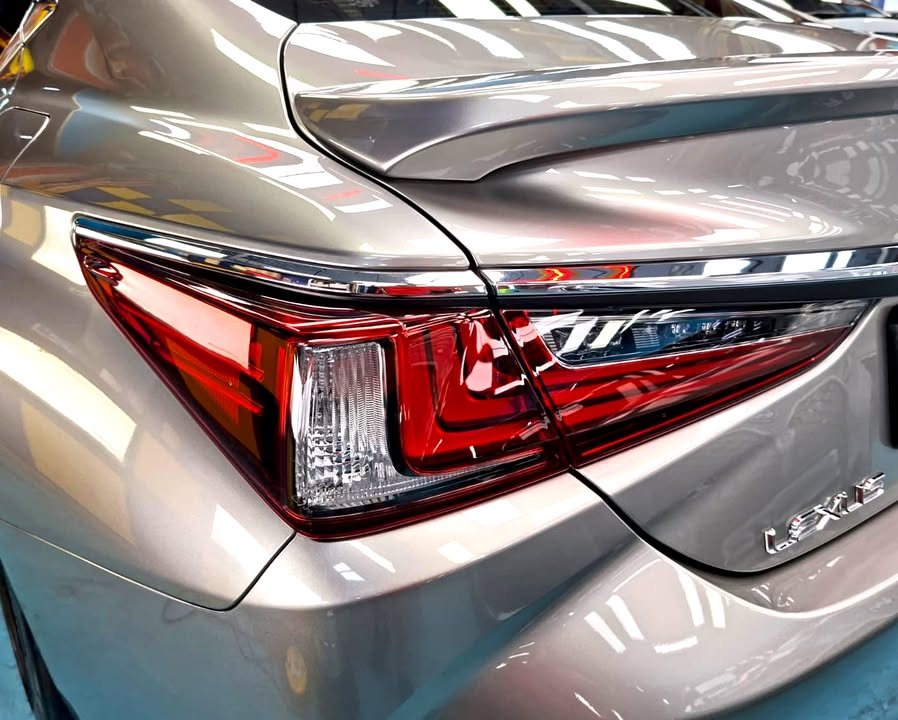 Red tail lamp and Lexus lettering on the champagne boot lid.