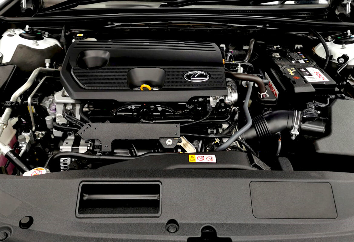 Detail of the ES F-Sport's bodywork sealed with ZeTough Ceramic.