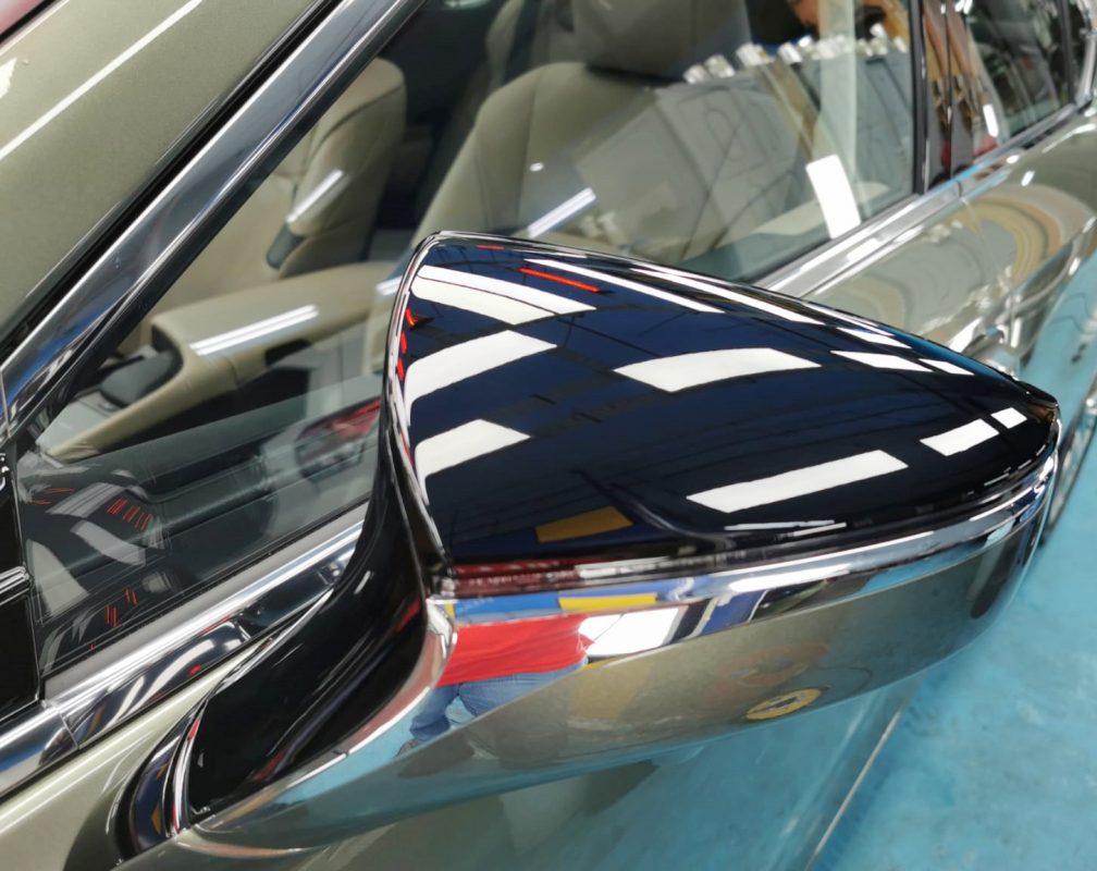Side panel of the Lexus ES250 with the titanium finish locked in.