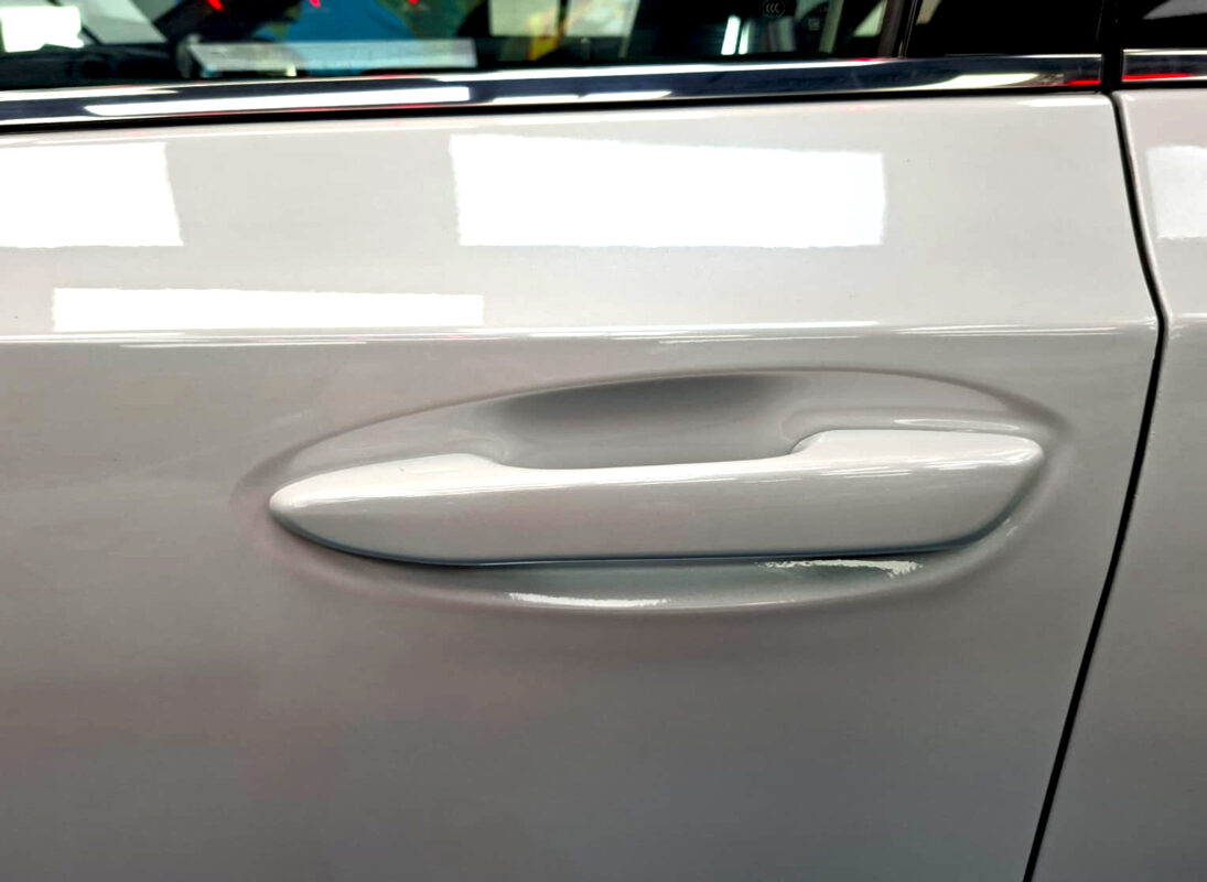 The coated paintwork of the Lexus ES250, clean and sharp.
