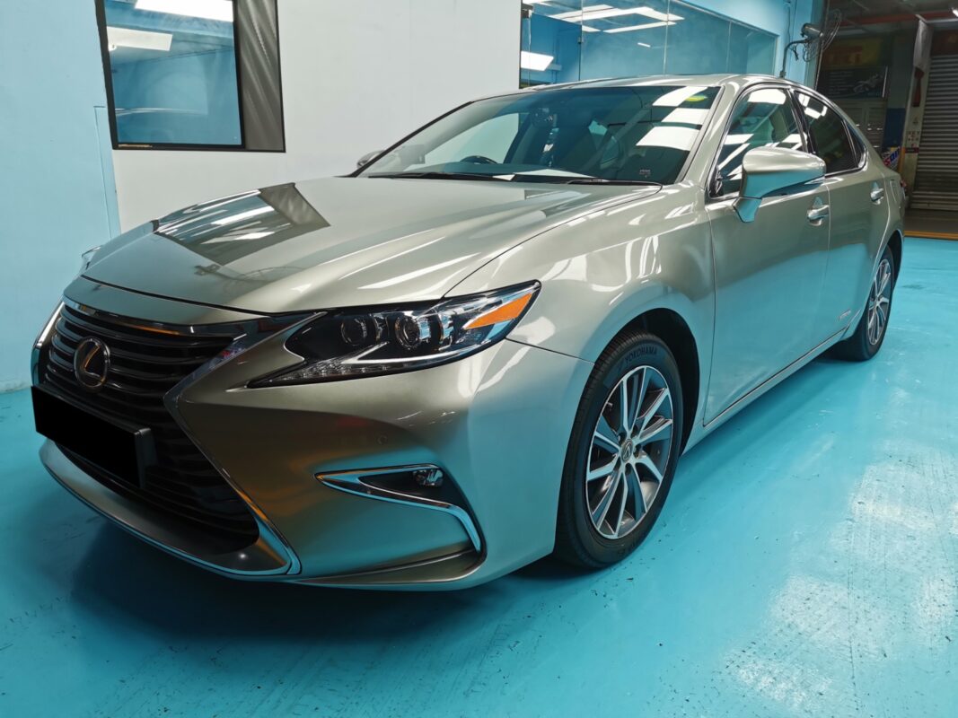 The Lexus ES300H as it arrived at Revol Carz before the respray.