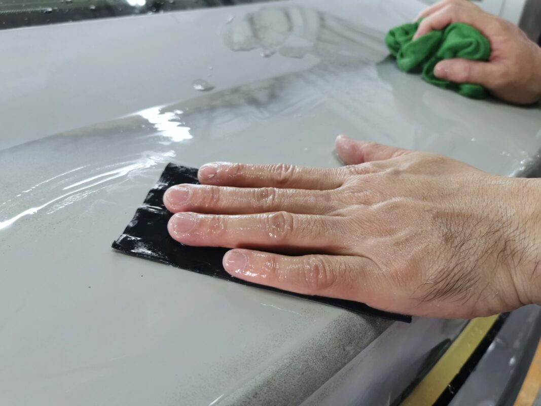 A primer coat applied to the Lexus ES300H before spraying.
