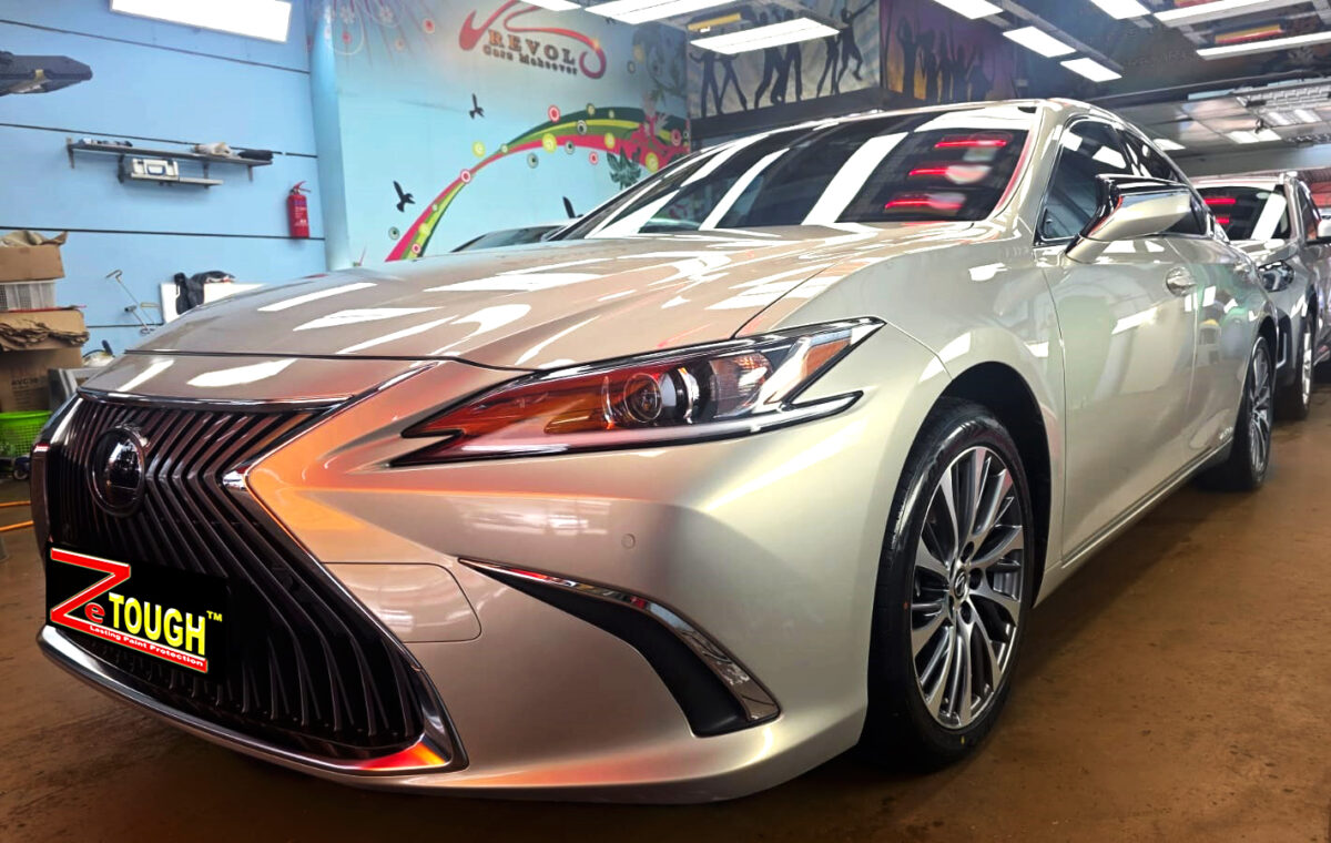 Lexus ES300h, glossy after its ZeTough Ceramic coating.