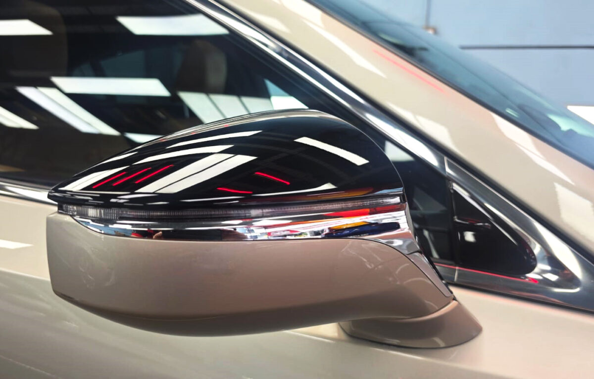 The Lexus ES300h's protected, high-gloss finish.