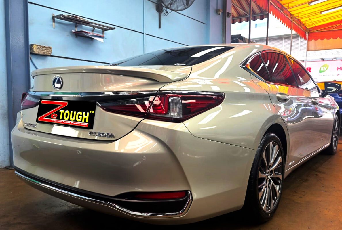 The coated paintwork of the Lexus ES300h, clean and sharp.