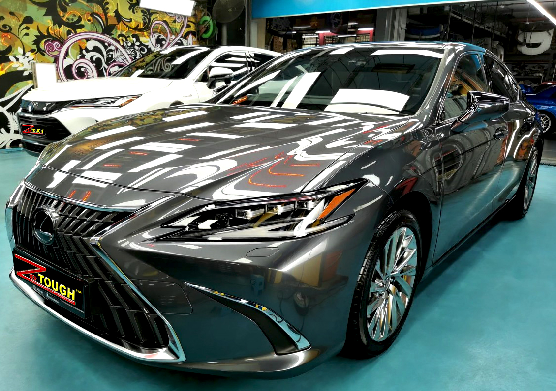 Lexus ES300h, glossy after its ZeTough Titanium coating.