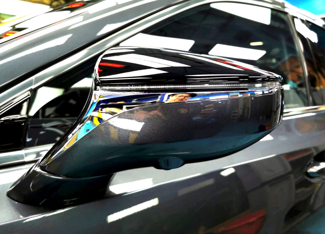 Detailed exterior of the Lexus ES300h.