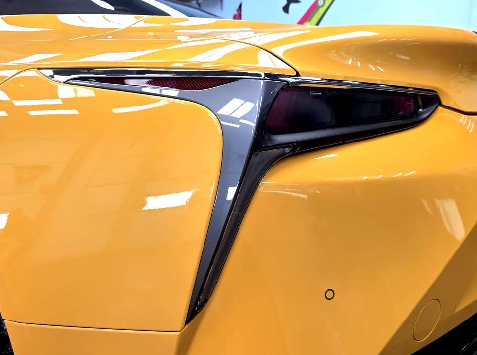 Close-up of the LC 500 rear light on the yellow rear quarter.