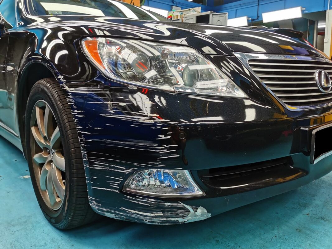 The Lexus LS 460 from another angle at intake.