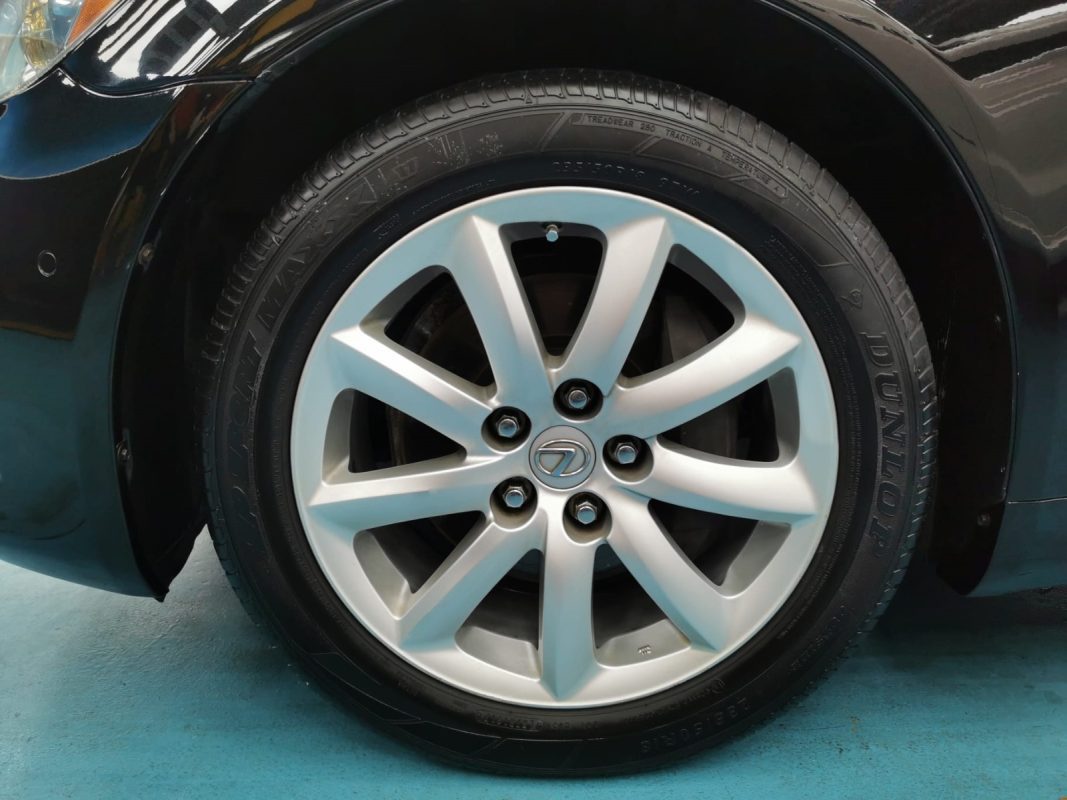 A finished detail of the resprayed Lexus LS 460.