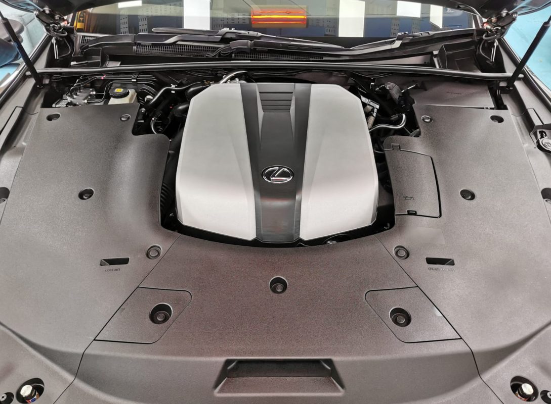 Detail of the Lexus LS350's bodywork sealed with ZeTough Titanium.