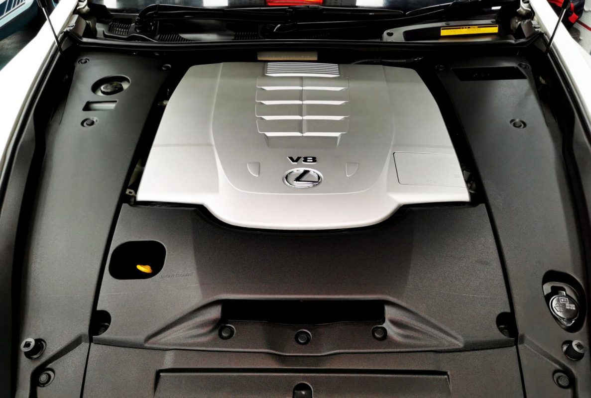 Detail of the Lexus LS460's bodywork sealed with ZeTough Ceramic.