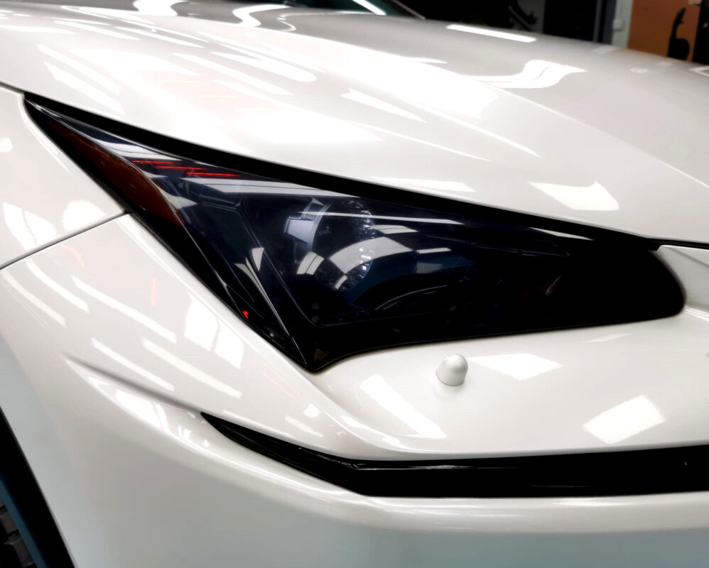 Glossy bodywork of the Lexus NX300 after coating.