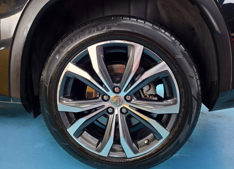 Close-up of the two-tone Lexus alloy wheel.