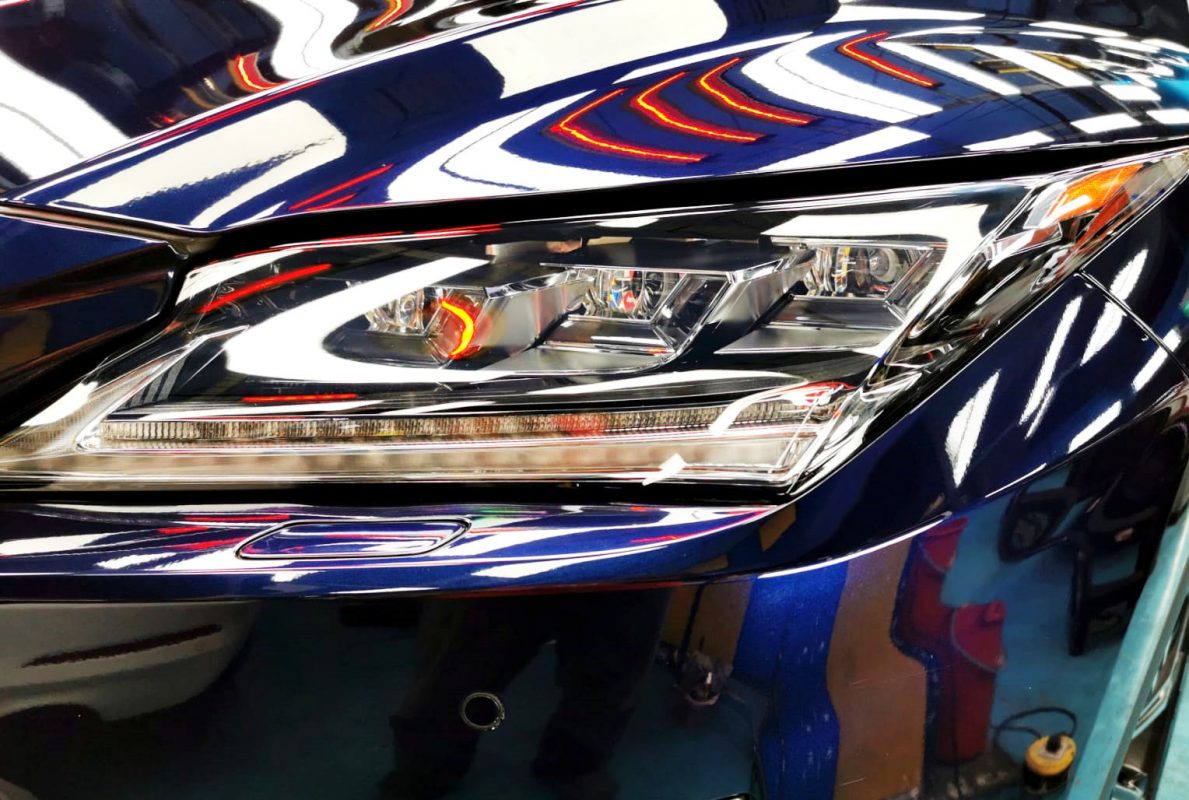 The RX200T's coated paintwork showing clean reflections.