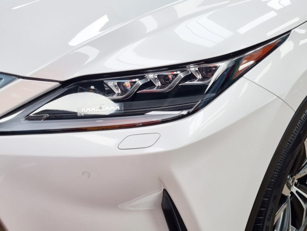 The RX300's coated paintwork showing clean reflections.