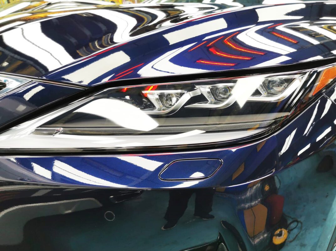 The RX300's coated paintwork showing clean reflections.
