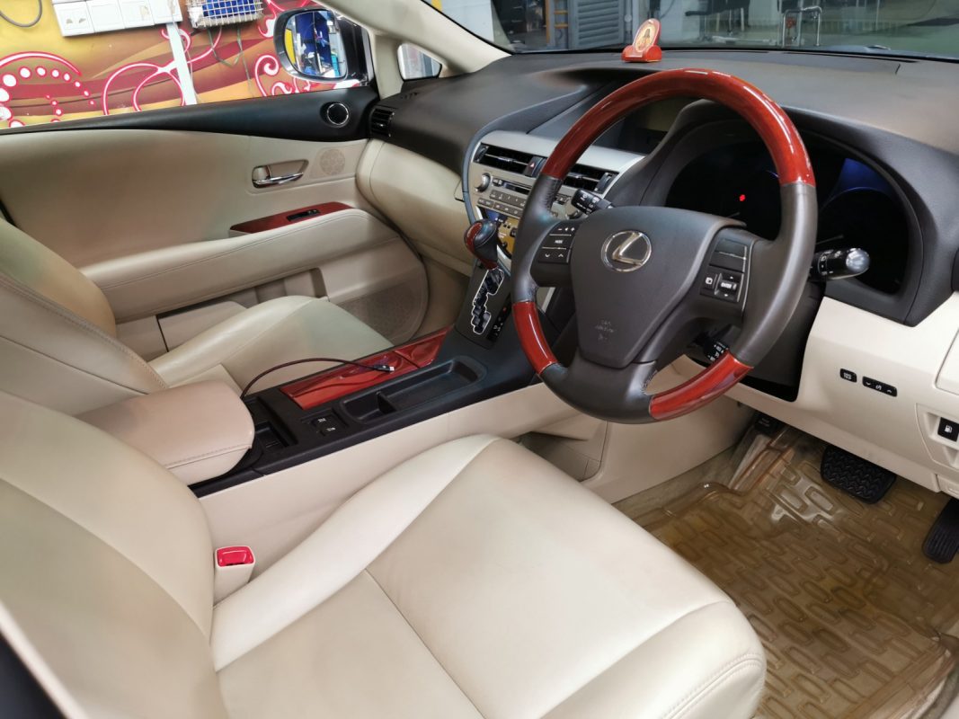 The resprayed exterior of the Lexus RX350.
