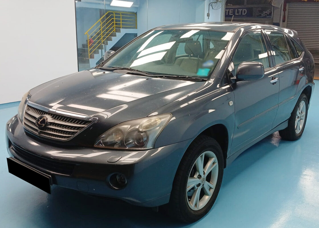 The Lexus RX400h as it arrived at Revol Carz, front three-quarter view before the respray.