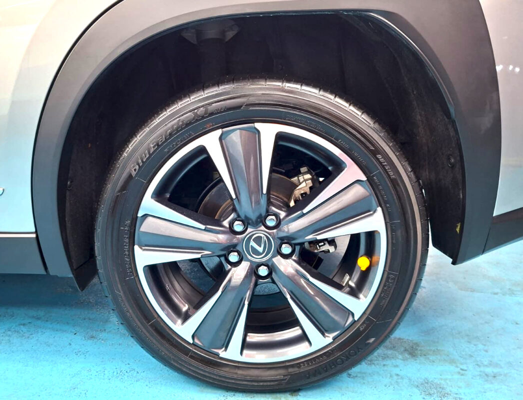 The Lexus UX250h after its ZeTough coating.