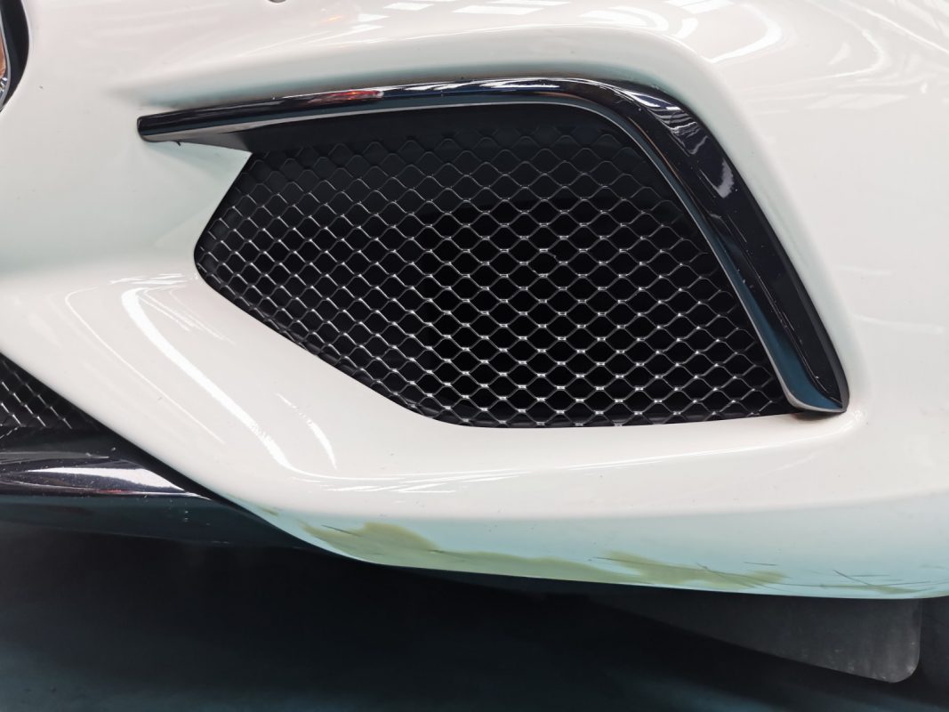 Paintwork blemishes and scratches on the Maserati Ghibli at intake.