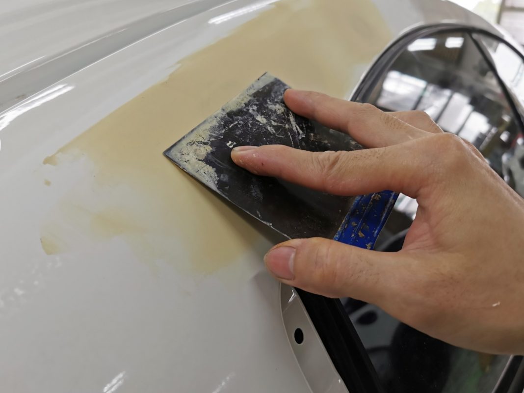 The body of the Maserati Ghibli being scanned and patched for imperfections.
