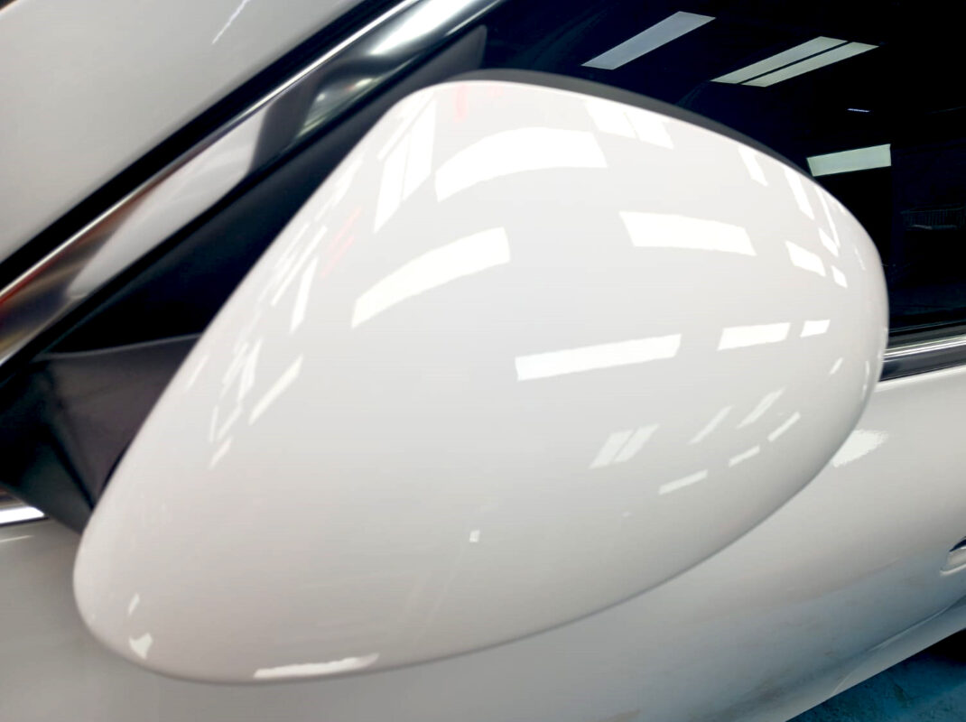 Side panel of the Maserati Grecale with the titanium finish locked in.