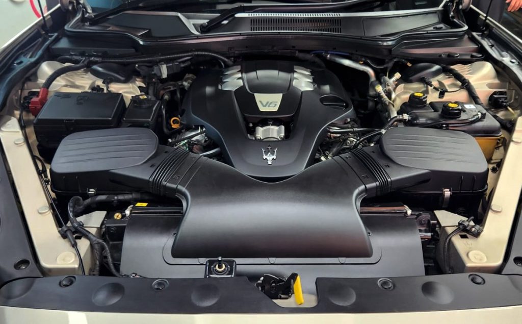 Detail of the Maserati Quattroporte's bodywork sealed with ZeTough Ceramic.