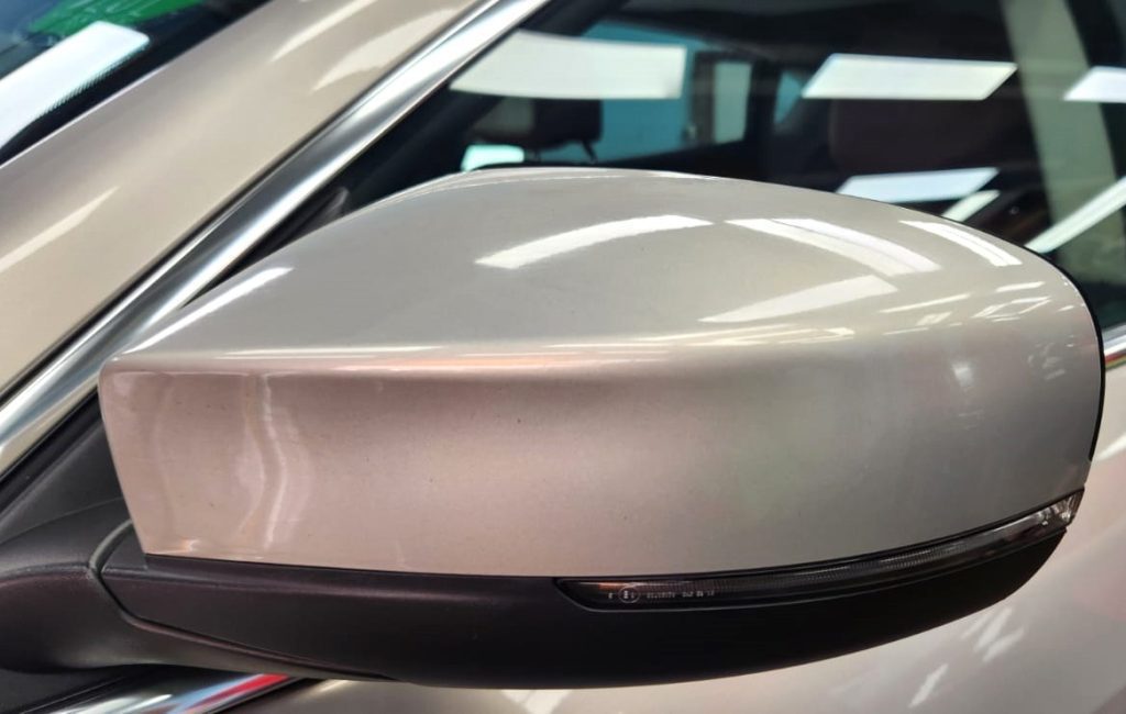 Side panel of the Maserati Quattroporte with the ceramic finish locked in.