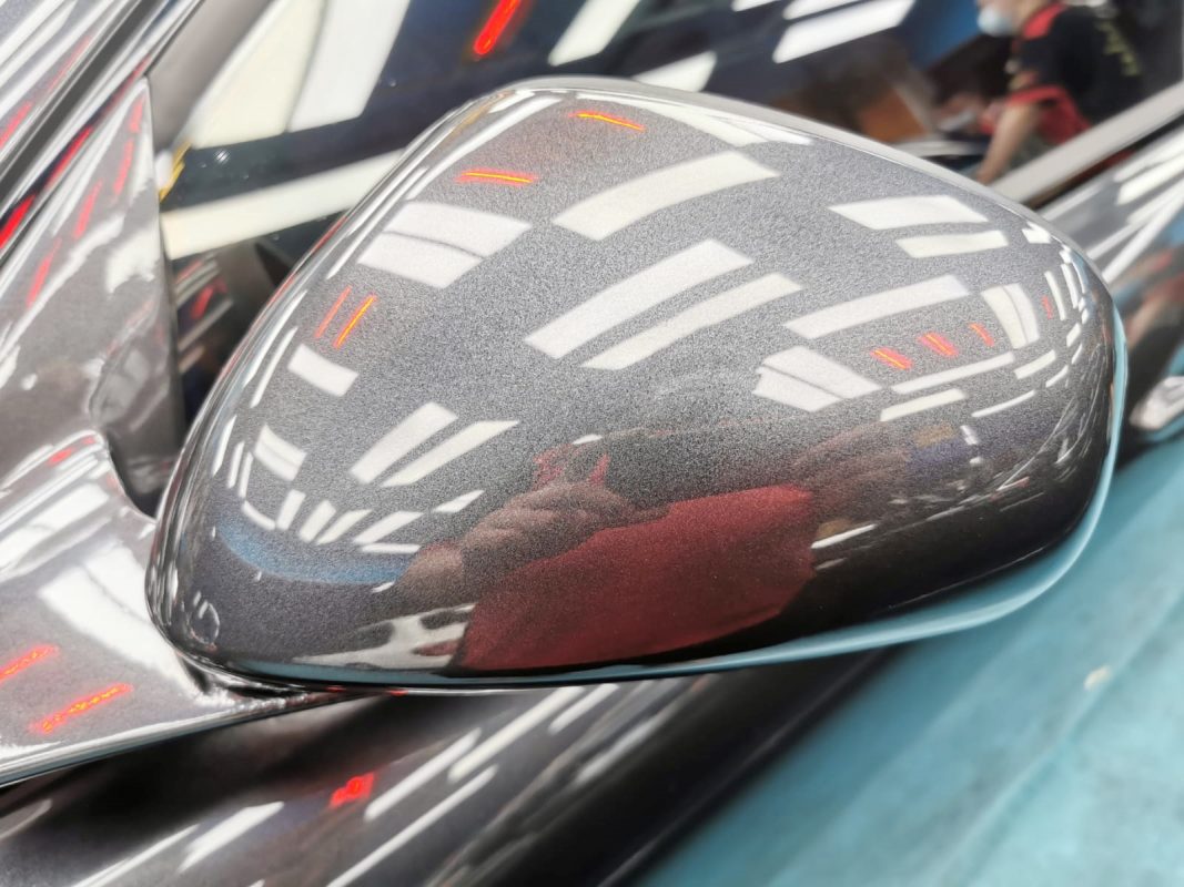 Side panel of the Maserati Quattroporte with the titanium finish locked in.