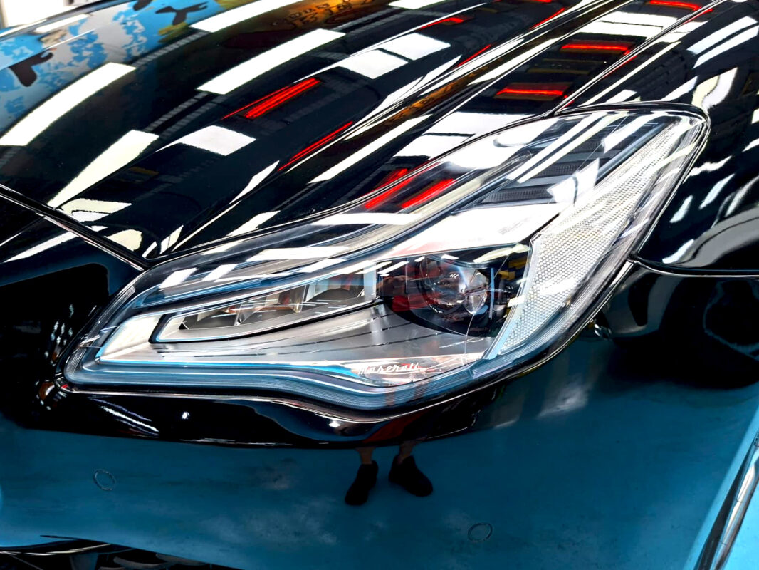 Glossy bodywork of the Maserati Quattroporte after coating.