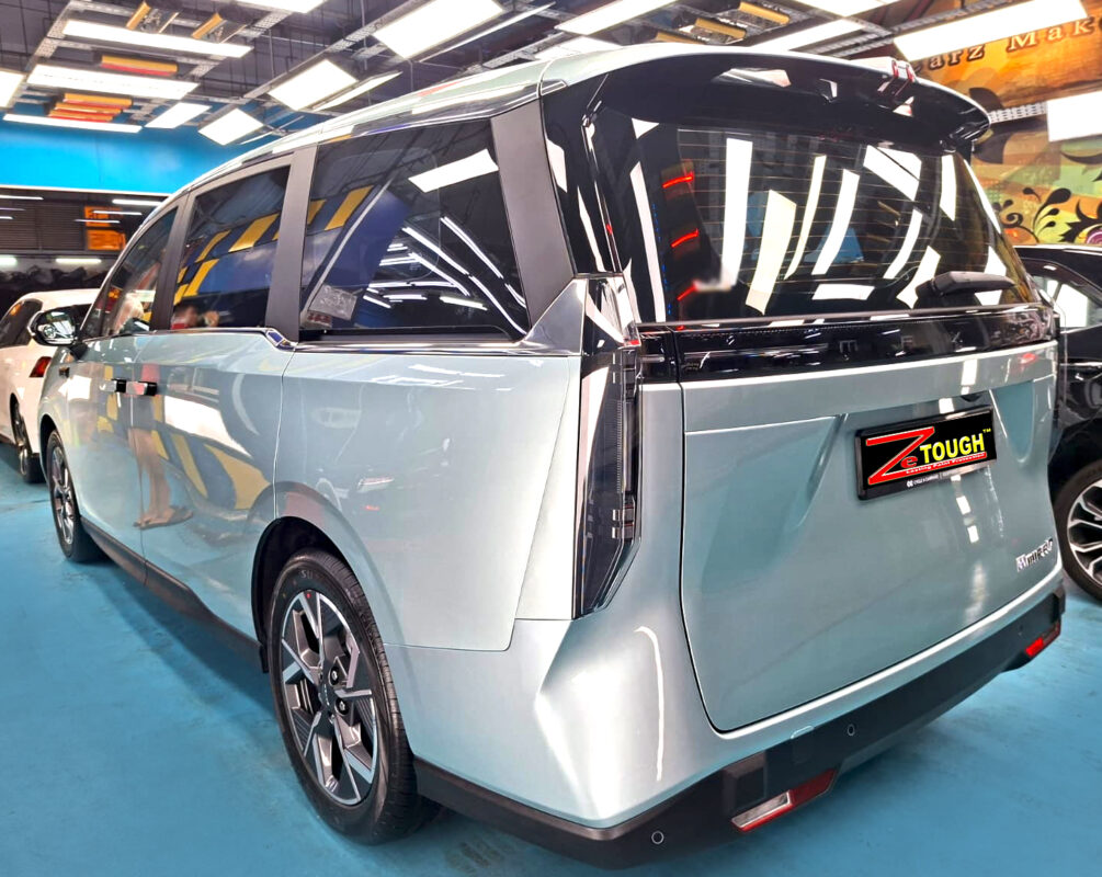 The coated paintwork of the Maxus Mifa 7, clean and sharp.