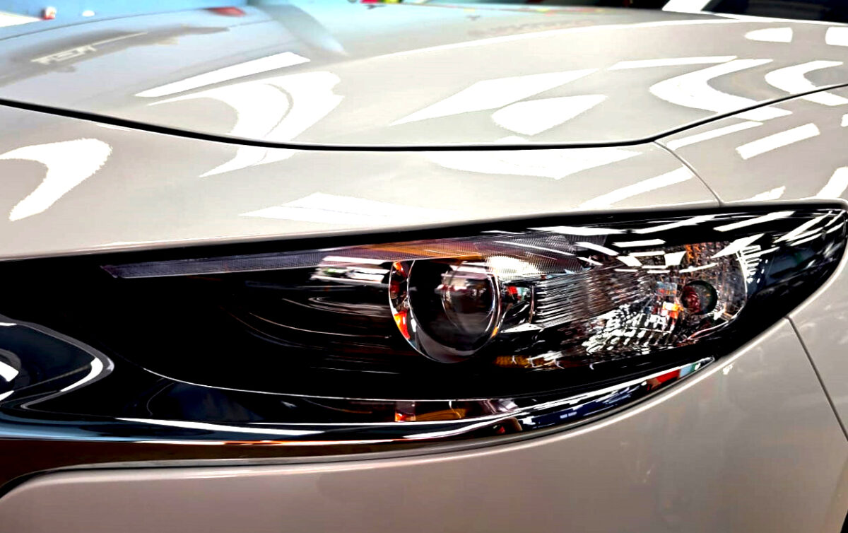 Glossy bodywork of the Mazda 3 after coating.