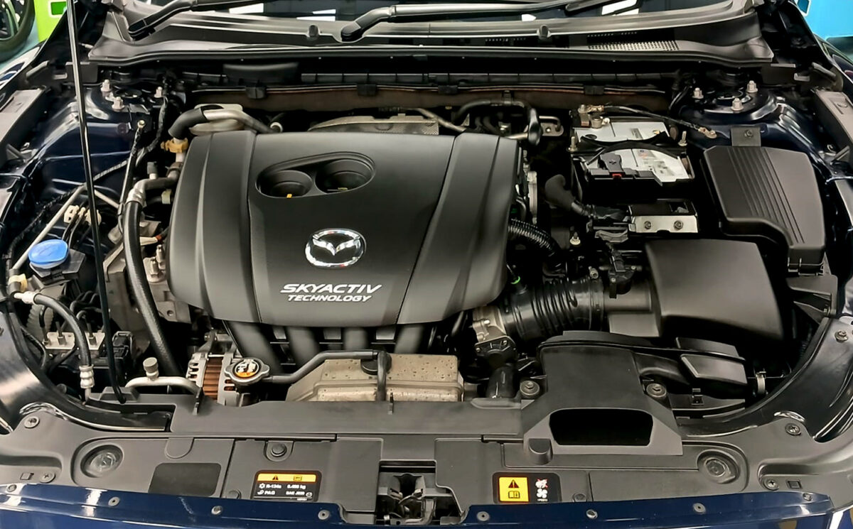 Detail of the Mazda 6's bodywork sealed with ZeTough Ceramic.