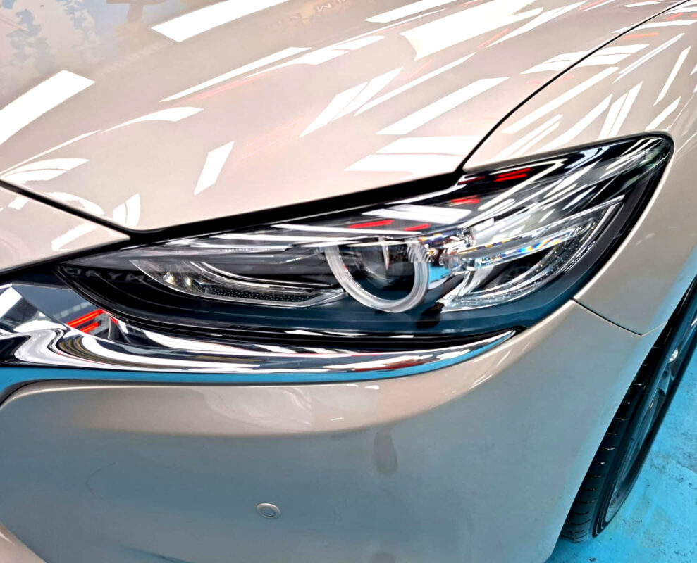 Glossy bodywork of the Mazda 6 after coating.