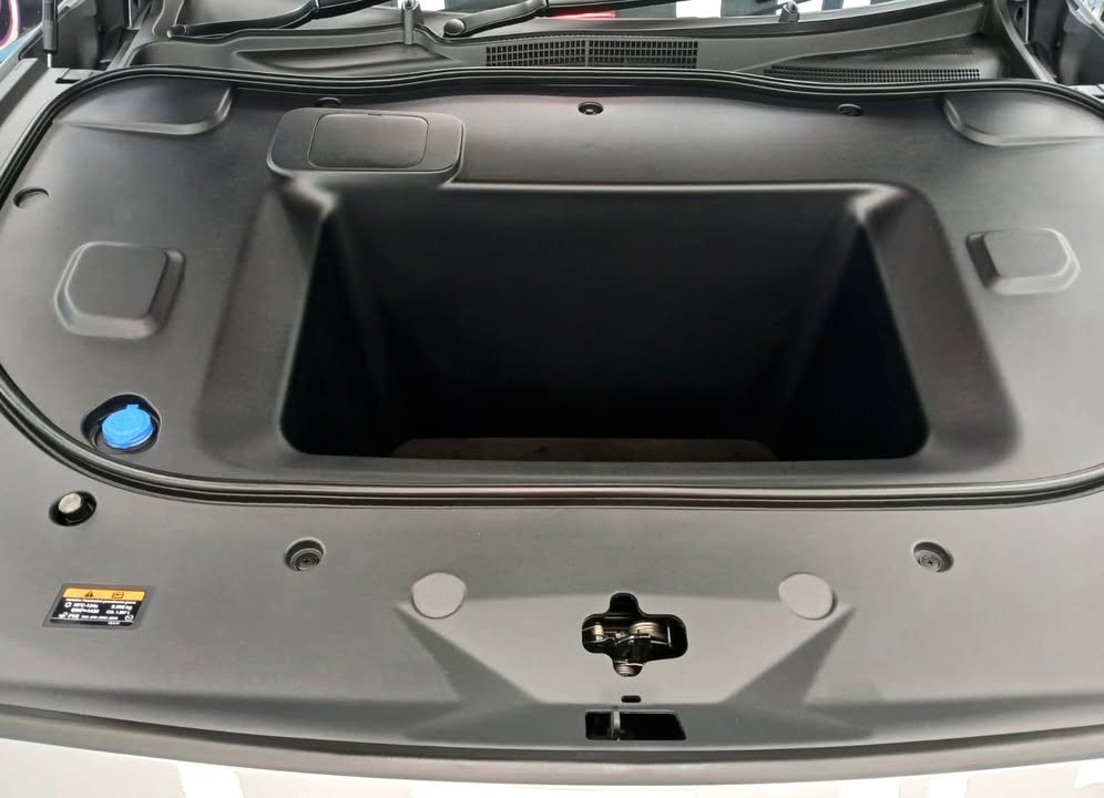 Front storage compartment of the Mazda 6e, cleaned.