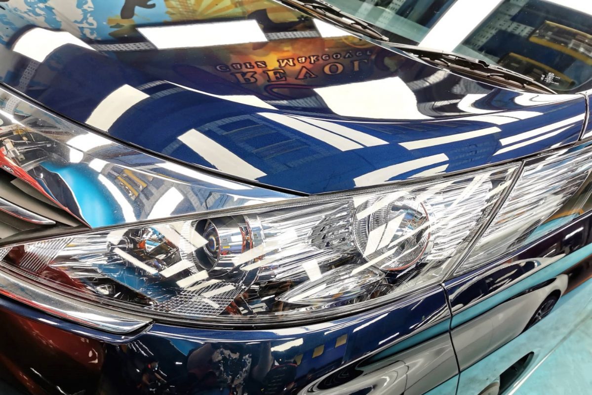 The Mazda Biante's coated paintwork showing clean reflections.