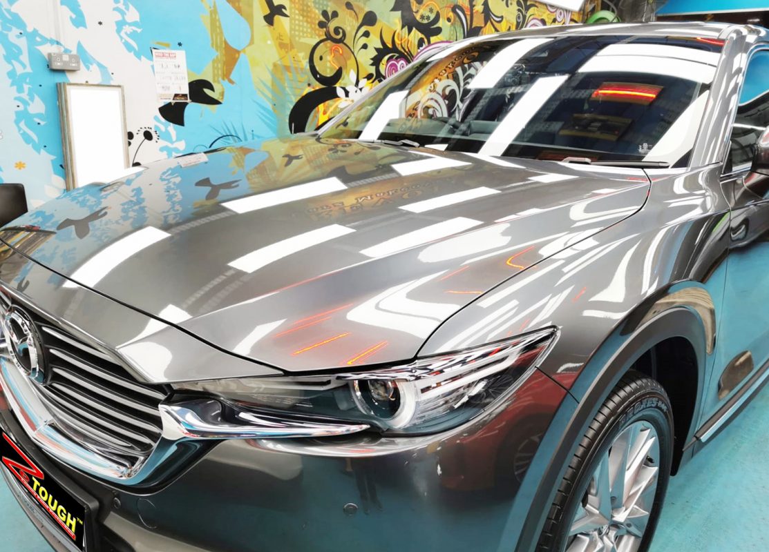 The brand-new Mazda CX-8 from a side angle after the titanium coating.
