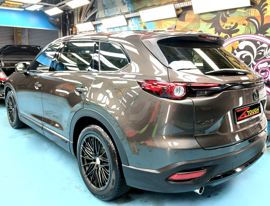 Side panel of the Mazda CX-9 with the titanium finish locked in.