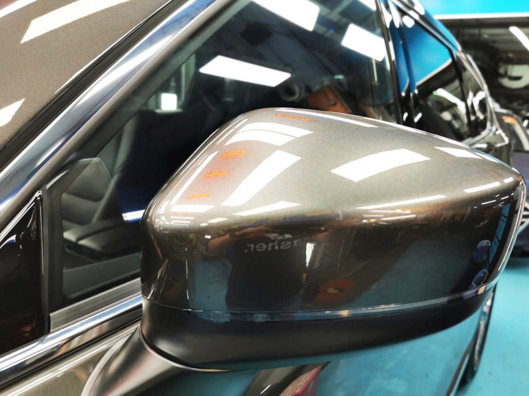 Side panel of the Mazda CX-8 with the ceramic finish locked in.
