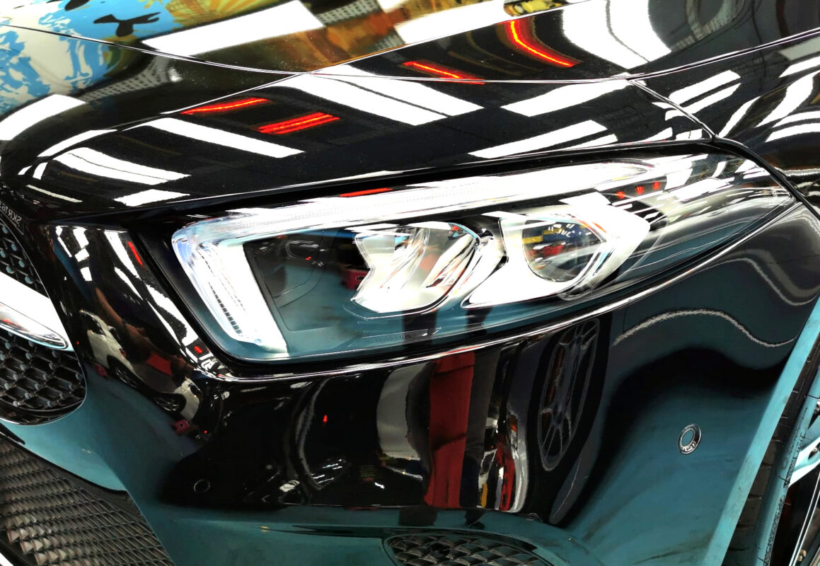 Glossy bodywork of the Mercedes-Benz A180 after coating.