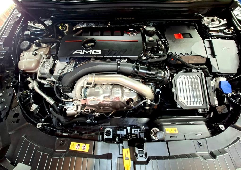 Engine bay of the GLB 35 with the AMG engine cover.